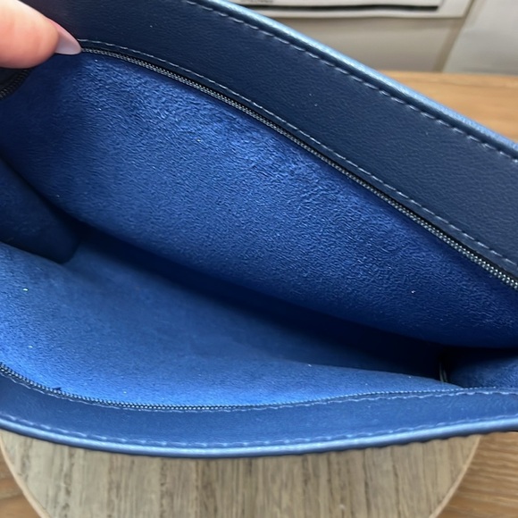 United Airlines Polaris Business Class Amenity Travel Bag Leather Suede Blue - Picture 3 of 6